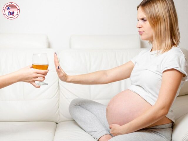 Phụ nữ mang thai không nên uống rượu, bia