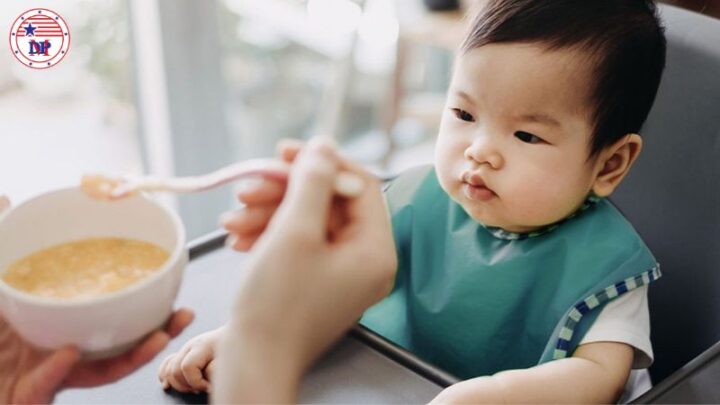 Trẻ sơ sinh 4 tháng tuổi bị tiêu chảy cần ăn cháo loãng