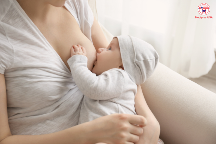 Điều trị trẻ sơ sinh dưới 1 tháng tuổi bị tiêu chảy bằng việc thay đổi cách bú sữa mẹ