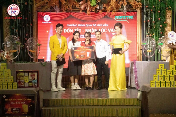 NHÌN LẠI CÁC KHOẢNH KHẮC ĐÁNG NHỚ TRONG CHƯƠNG TRÌNH “VUI ĐÓN TẾT - NHẬN LỘC VÀNG”