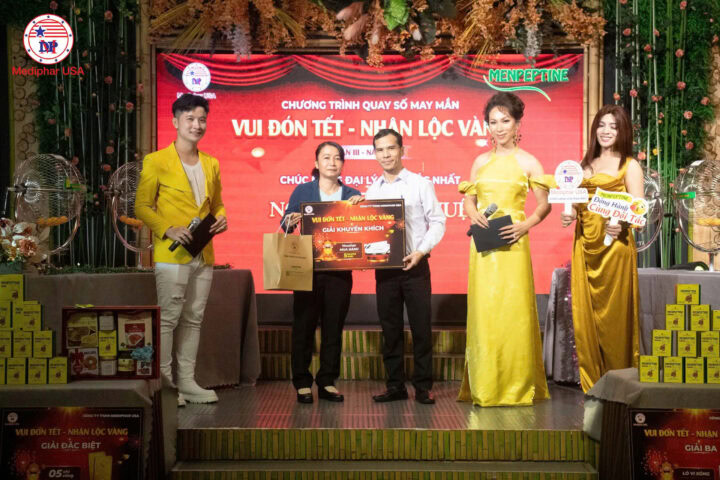 NHÌN LẠI CÁC KHOẢNH KHẮC ĐÁNG NHỚ TRONG CHƯƠNG TRÌNH “VUI ĐÓN TẾT - NHẬN LỘC VÀNG”