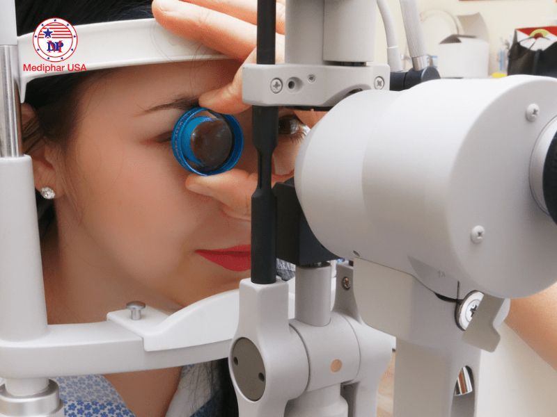 Thoái hóa võng mạc cận thị: Nguyên nhân, cách nhận biết và phòng ngừa Khám mắt định kỳ, ít nhất 1–2 lần/năm giúp tầm soát bệnh hiệu quả