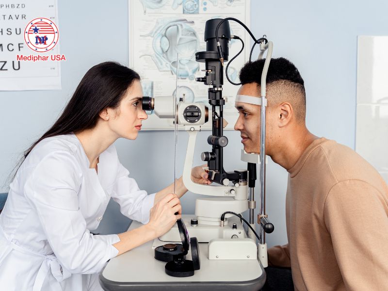 Đục thủy tinh thể là gì? Dấu hiệu, nguyên nhân và cách trị Phương pháp chuẩn đoán đục thủy tinh thể
