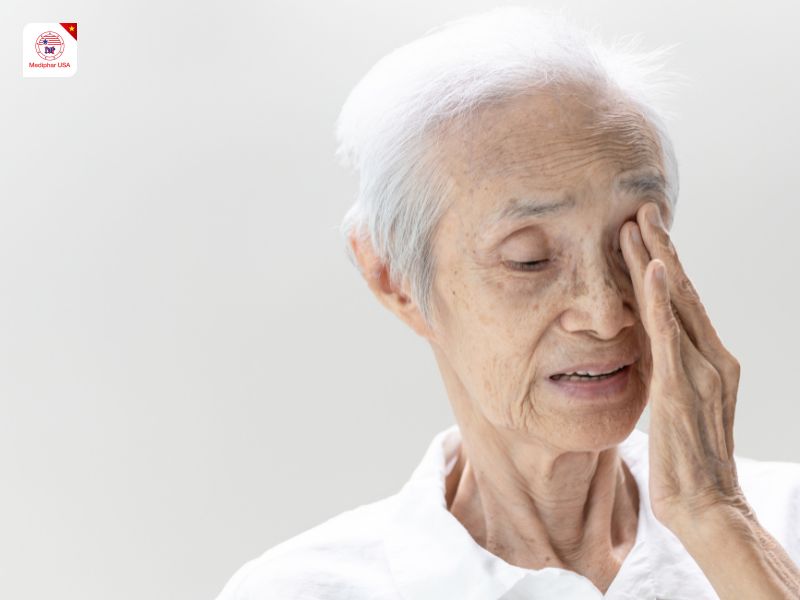 Thoái hóa điểm vàng: Nguyên nhân, dấu hiệu và cách điều trị Nguyên nhân gây thoái hóa điểm vàng