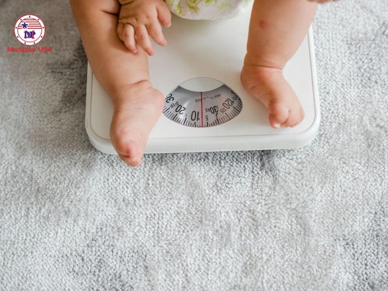 Trẻ sơ sinh bị chướng bụng đầy hơi: 9 cách xử lý mẹ nên biết Đầy hơi chướng bụng dẫn đến bé chậm tăng cân