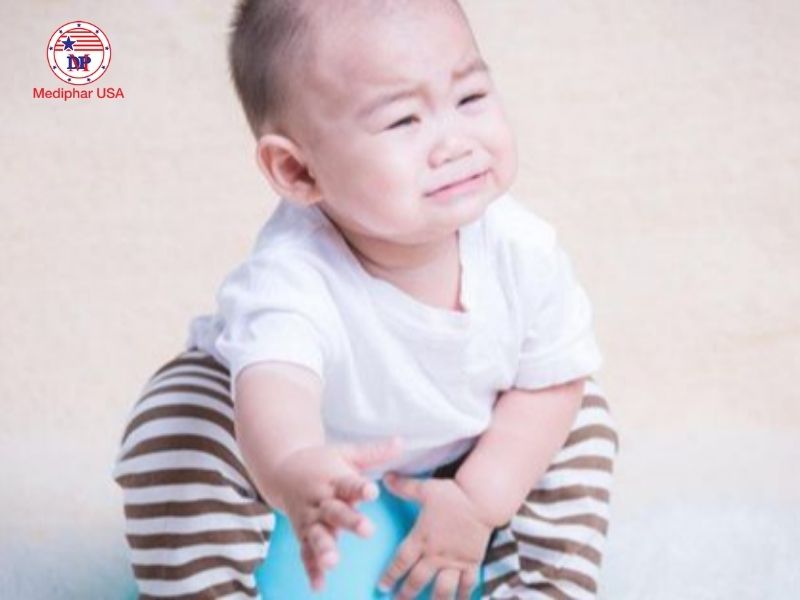 Trẻ sơ sinh bị chướng bụng đầy hơi: 9 cách xử lý mẹ nên biết Táo bón, rối loạn tiêu hoá gây tích tụ khí trong đường ruột của trẻ