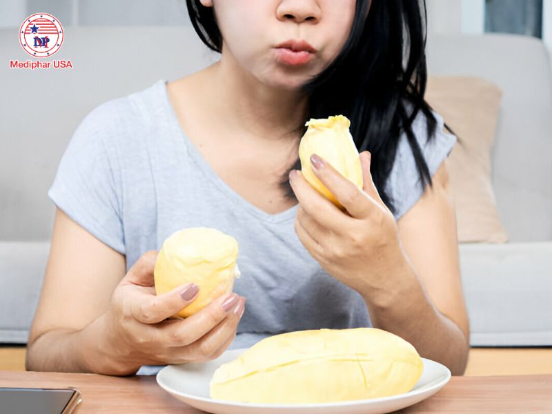 6 cách ăn sầu riêng đúng để hạn chế đầy bụng, khó tiêu Ăn sầu riêng bị đầy bụng có thể hàm lượng chất béo và đường quá cao trong loại quả này