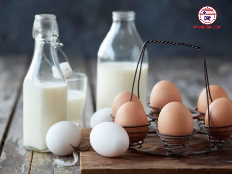 Ăn trứng bị đầy bụng: Nguyên nhân và cách xử lý hiệu quả Ăn trứng cùng với sữa có thể gây rối loạn tiêu hoá