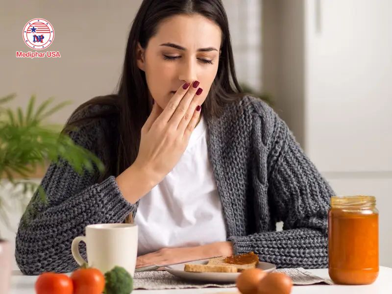 Sôi bụng: Nguyên nhân, dấu hiệu và cách khắc phục hiệu quả Một trong những dấu hiệu của sôi bụng là buồn nôn, nôn hoặc chán ăn