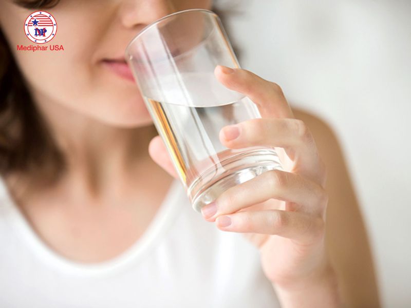 Thuốc đau bụng đi ngoài tiêu chảy: Khi nào cần dùng và nên dùng loại nào? Smecta có dạng bột, người dùng pha với nước khi sử dụng