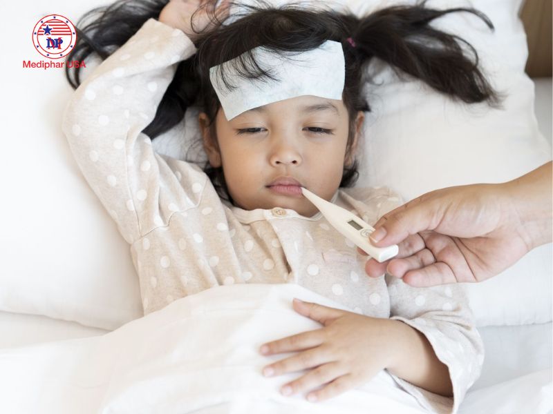 Thuốc đau bụng đi ngoài tiêu chảy: Khi nào cần dùng và nên dùng loại nào? Ba mẹ hãy đưa trẻ đi khám nếu bị đau bụng tiêu chảy kèm sốt cao