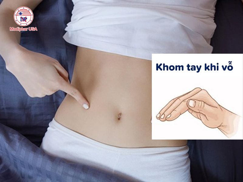 Khum tay vỗ nhẹ vùng bụng giúp kích hoạt hệ thần kinh phó giao cảm cải thiện tiêu hóa