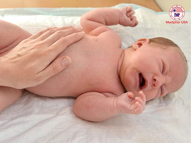 Gợi ý 4 loại thuốc chống đầy hơi cho trẻ sơ sinh Trẻ sơ sinh có dùng được thuốc chống đầy hơi không