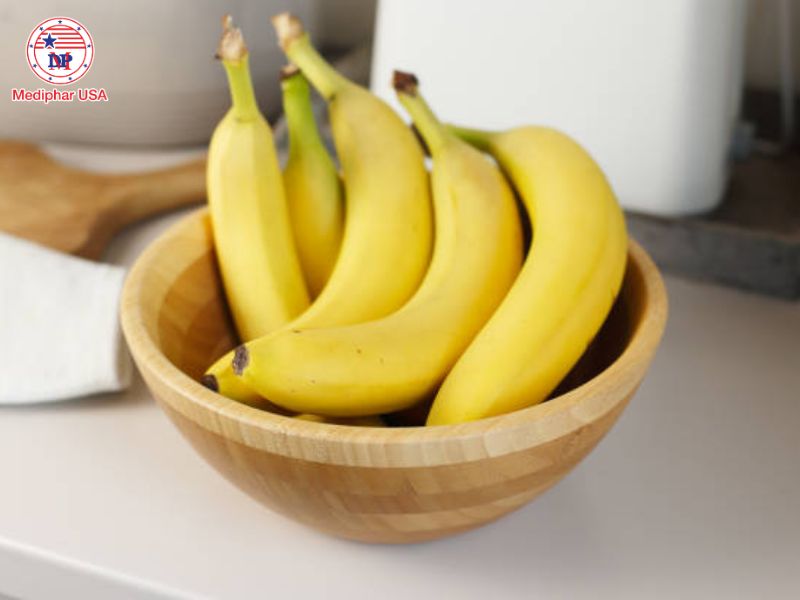 10+ loại trái cây tốt cho mắt nên bổ sung hằng ngày Chuối chứa vitamin A và kali, giúp bảo vệ bề mặt nhãn cầu và hỗ trợ thị lực trong điều kiện ánh sáng yếu.