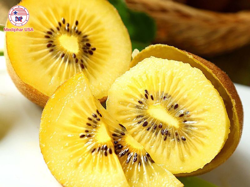 10+ loại trái cây tốt cho mắt nên bổ sung hằng ngày Kiwi không chỉ tăng cường sức đề kháng mà còn hỗ trợ duy trì thị lực khỏe mạnh lâu dài.