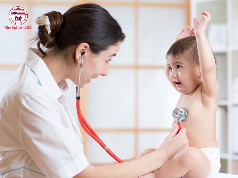 Trẻ bị rối loạn tiêu hóa uống thuốc gì? Tổng hợp 5 nhóm thuốc thường dùng Cha mẹ nên đưa bé đến khám bác sĩ nếu bé có những dấu hiệu bất thường