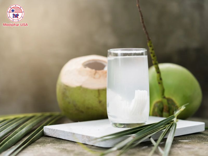 Giải đáp: Uống nước dừa mỗi ngày có đẹp da không? Uống nước dừa giúp cấp ẩm cho da, làm chậm quá trình lão hóa và cải thiện các sắc tố da.