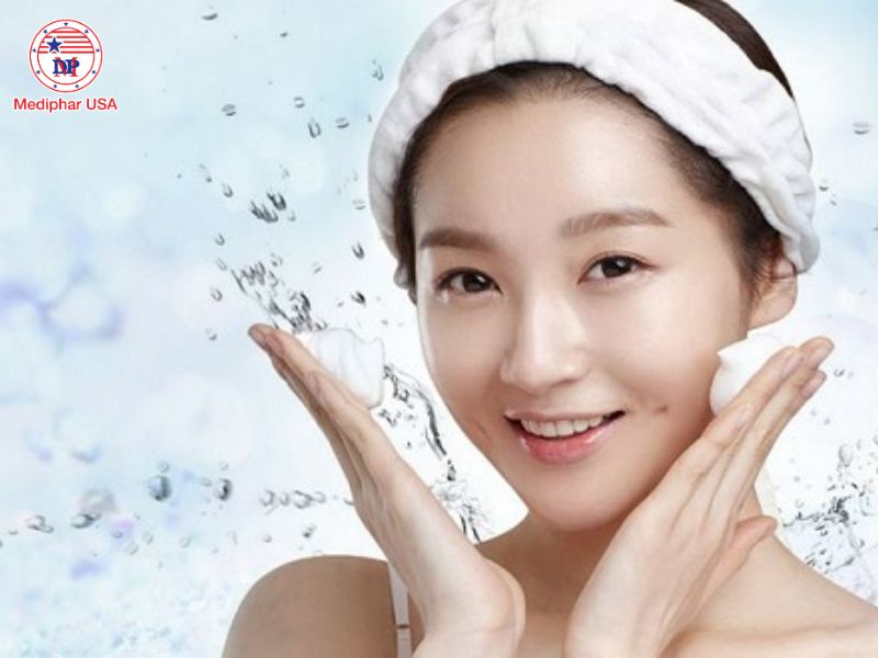 Giải đáp: Uống nước dừa mỗi ngày có đẹp da không? Nước dừa là nguồn cung cấp nước và chất điện giải tự nhiên giúp giữ cho cơ thể luôn được cấp ẩm từ bên trong.