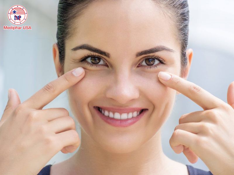 Giải đáp: Uống nước dừa mỗi ngày có đẹp da không? Nước dừa giúp làm sáng da và cải thiện sắc tố, góp phần làm mờ quầng thâm mắt hiệu quả.