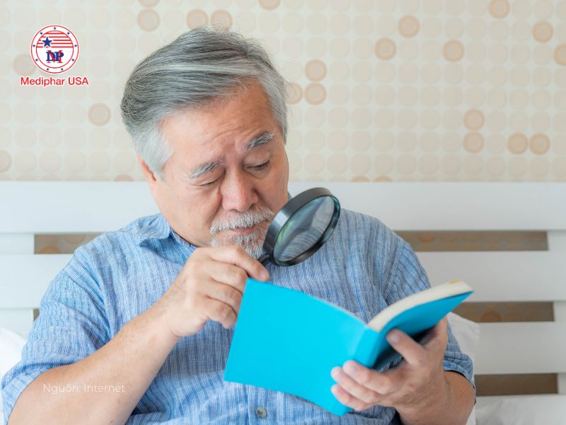 Viễn thị là gì? Tìm hiểu nguyên nhân, dấu hiệu, cách điều trị Viễn thị khiến người mắc khó nhìn rõ các vật ở gần