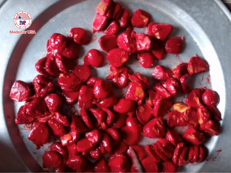 Hướng dẫn cách làm dầu gấc ép lạnh tại nhà Bạn có thể phơi hoặc sấy gấc
