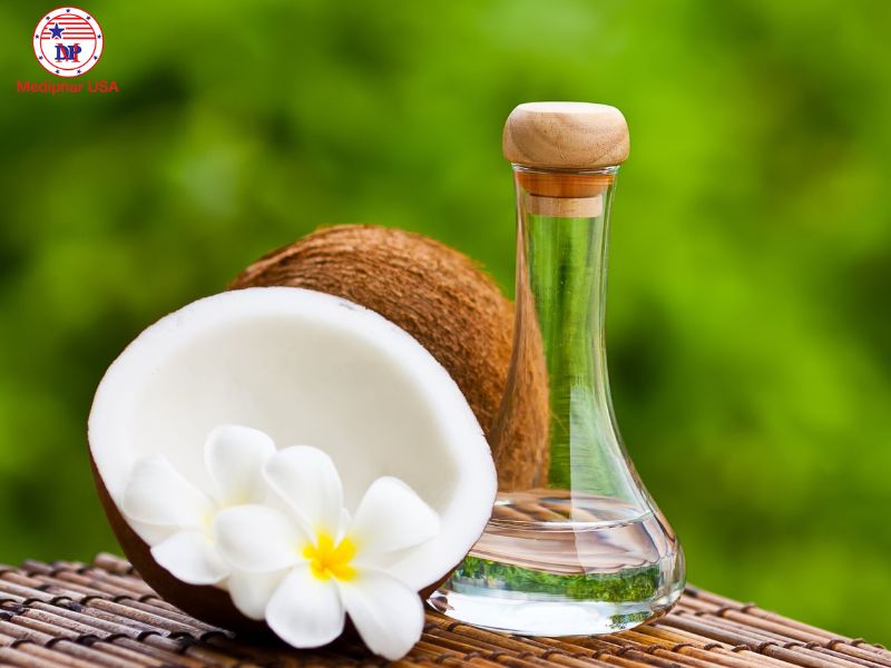 Dầu dừa ép lạnh có tốt không? Tác dụng, cách dùng và lưu ý quan trọng Dầu dừa ép lạnh là loại dầu được chiết xuất từ cơm dừa tươi