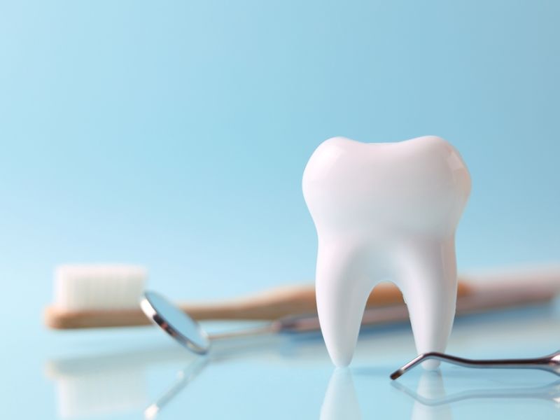 Đường isomalt là gì? Công dụng, cách dùng và những sự thật cần biết Isomalt được xem là chất tạo ngọt an toàn cho răng miệng, không gây sâu răng.