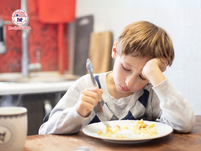Khi nào cần dùng men tiêu hóa cho trẻ 1 tuổi? Hướng dẫn chọn và sử dụng đúng cách Trẻ em kén ăn có thể là dấu hiệu cho thấy cần bổ sung men tiêu hoá