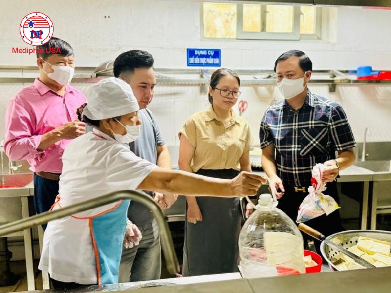 Quy trình kiểm tra vệ sinh an toàn thực phẩm mới nhất 2025 Cơ quan chức năng có quyền kiểm tra đột xuất cơ sở kinh doanh thực phẩm nếu có dấu hiệu sai phạm