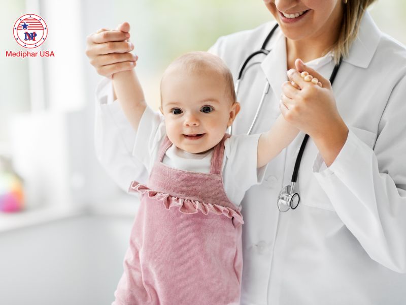 8 loại thuốc nhỏ mắt cho trẻ sơ sinh bị ghèn phổ biến hiện nay Tuân thủ theo hướng dẫn của bác sĩ trước khi sử dụng thuốc nhỏ mắt cho bé