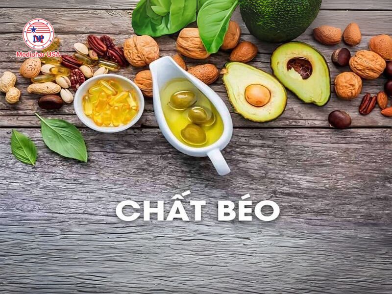 Lipase là gì? Vai trò, cơ chế hoạt động và ứng dụng thực tiễn Lipase phân giải chất béo thành các phân tử nhỏ hơn