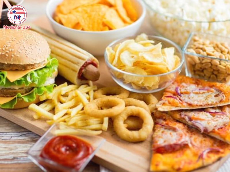 Bệnh Crohn là gì? Tìm hiểu nguyên nhân, triệu chứng và cách điều trị Người mắc bệnh Crohn nên tránh ăn thực phẩm có nhiều dầu mỡ hay các thức ăn chế biến sẵn.