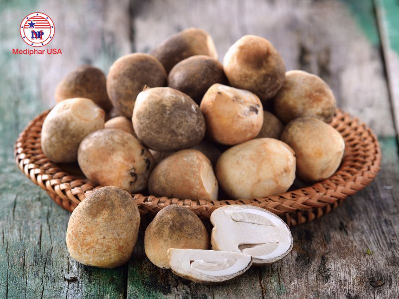 Nấm rơm chứa nhiều nước và có mật độ calo thấp hỗ trợ giảm cân