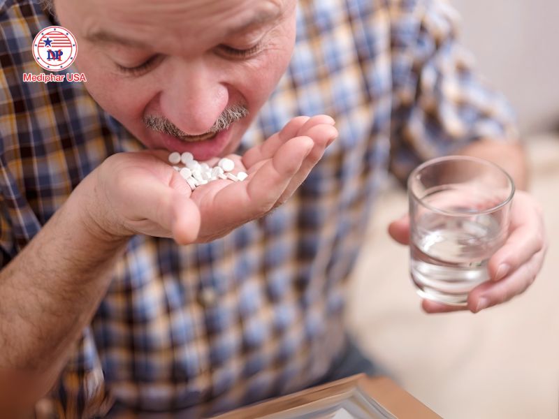 Phân biệt thuốc và thực phẩm chức năng: Hiểu đúng để dùng đúng Không lạm dụng hoặc dùng quá liều thực phẩm chức năng