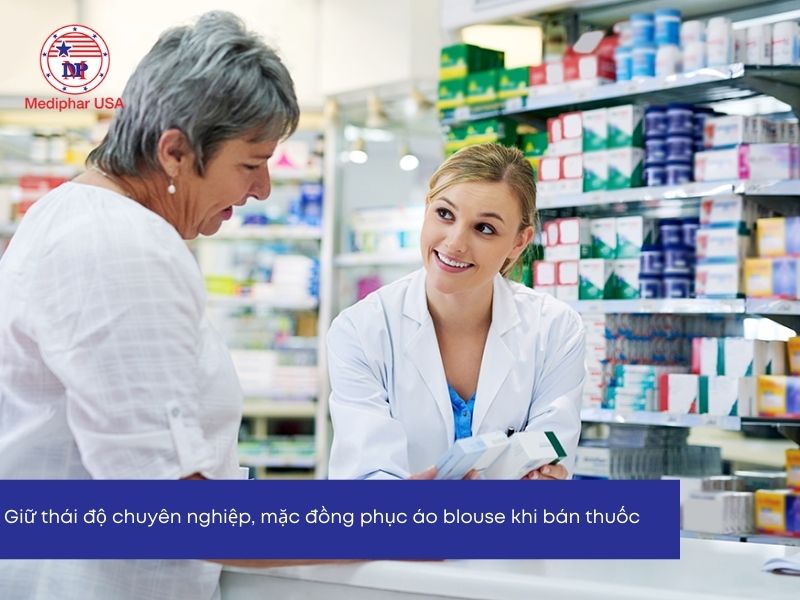Quy trình bán thuốc không kê đơn (OTC) chuẩn GPP Giữ thái độ chuyên nghiệp, mặc đồng phục áo blouse khi bán thuốc