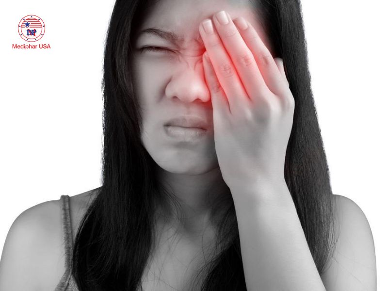 Sự thay đổi nội tiết tố sau sinh là một trong những nguyên nhân ảnh hưởng đến thị lực