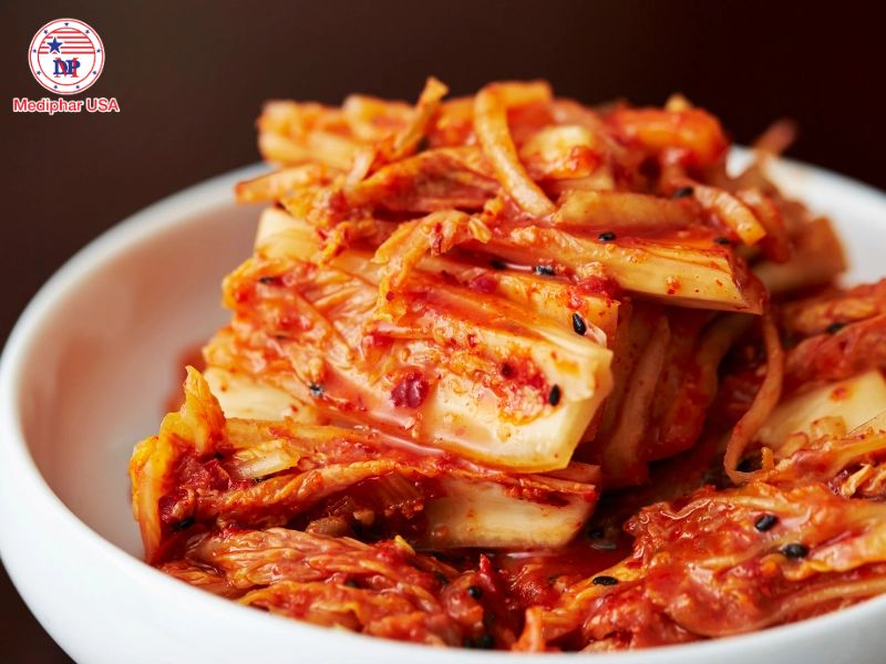 Kim chi chứa nhiều lợi khuẩn probiotic, giúp cân bằng hệ vi sinh đường ruột