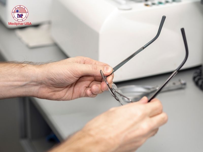 Chi phí cắt kính tại Bệnh viện Mắt TP.HCM tùy thuộc vào tình trạng bệnh và loại kính