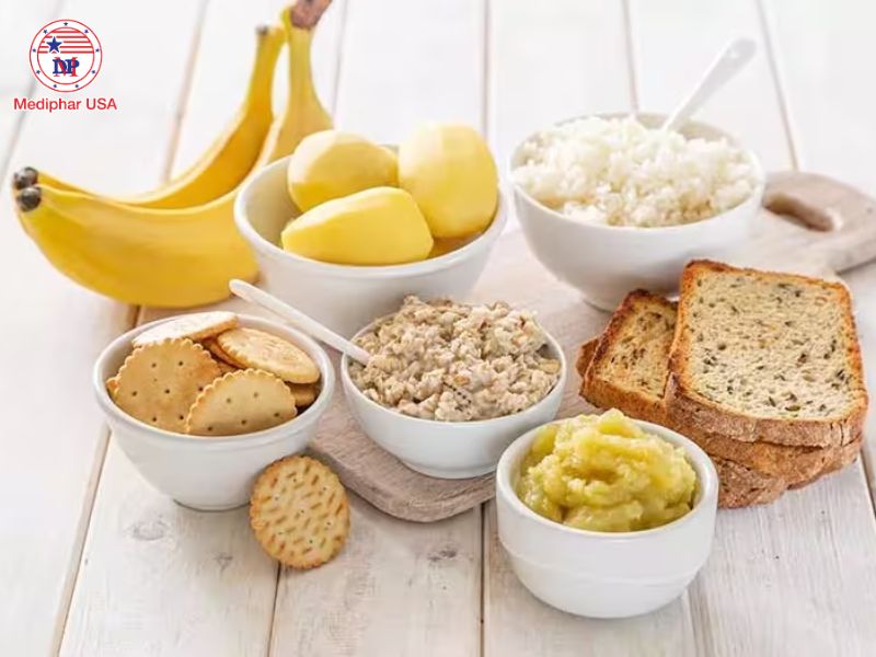 Ăn thực phẩm dễ tiêu khi bị tiêu chảy.