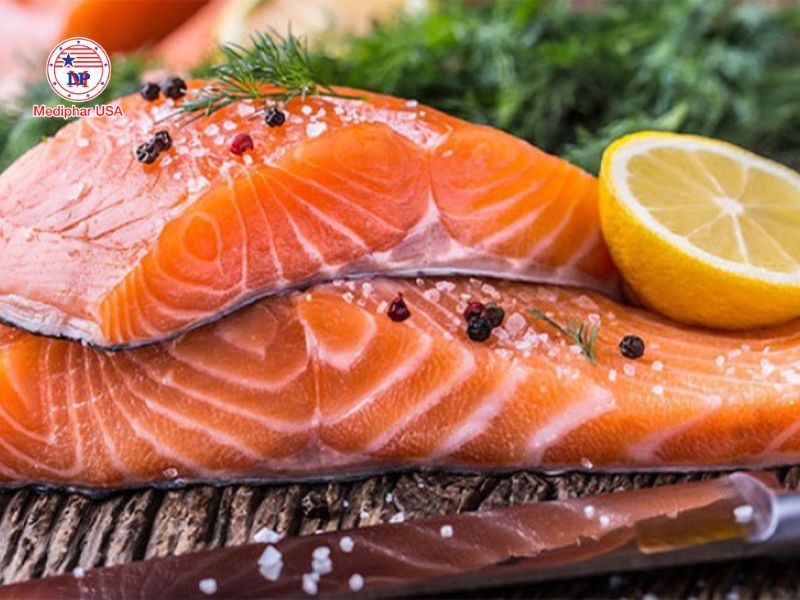Cá hồi là một trong những thực phẩm giàu dinh dưỡng nhất thế giới