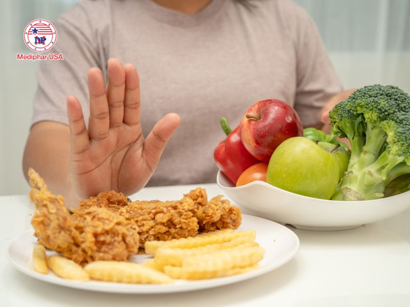 Người có nguy cơ bệnh tim nên tránh ăn gì?