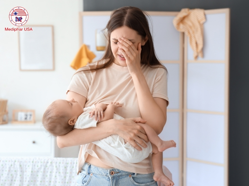 Rụng tóc sau sinh bao lâu thì hết​? 